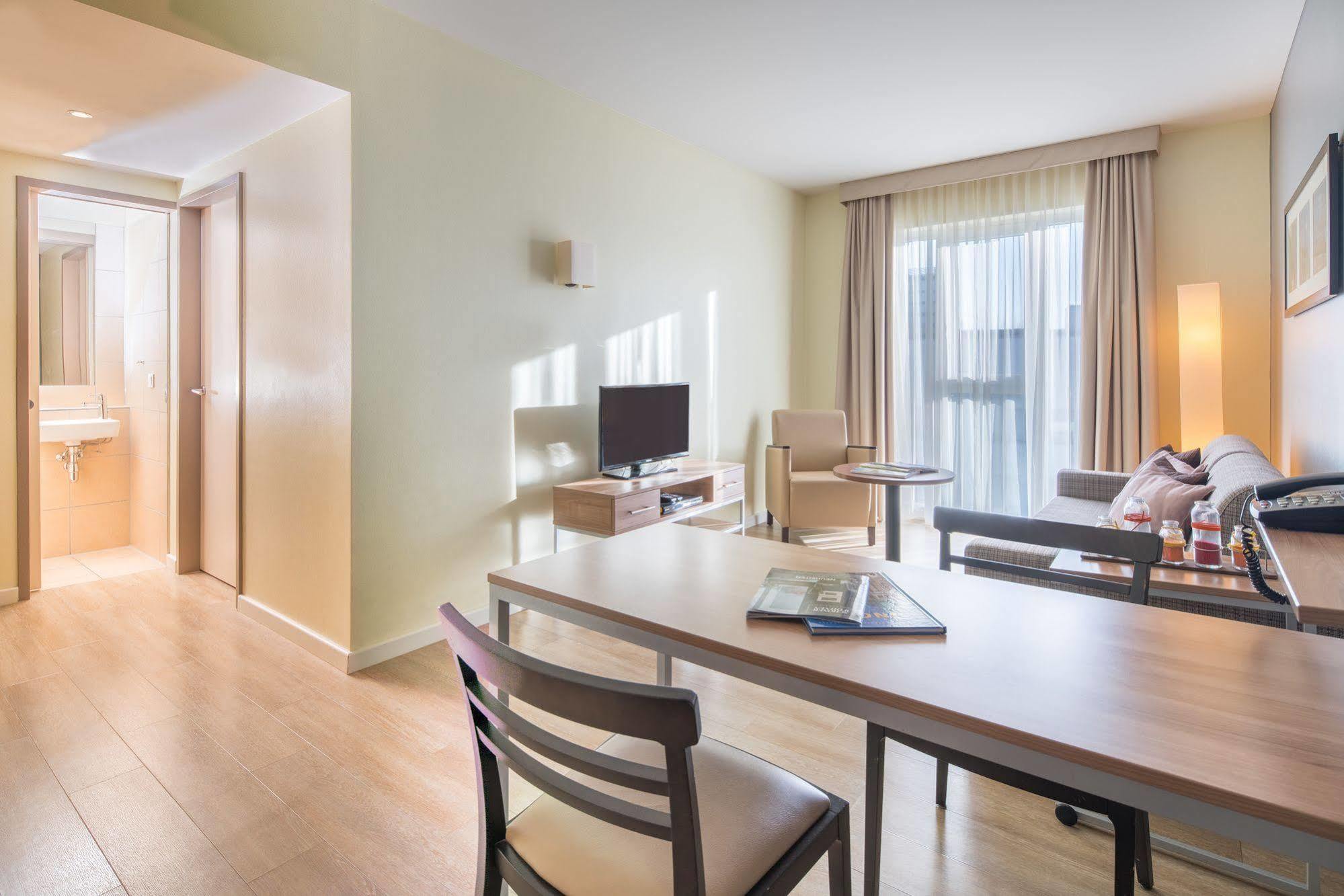 Aparthotel Citadines Arnulfpark Monaco di Baviera Esterno foto