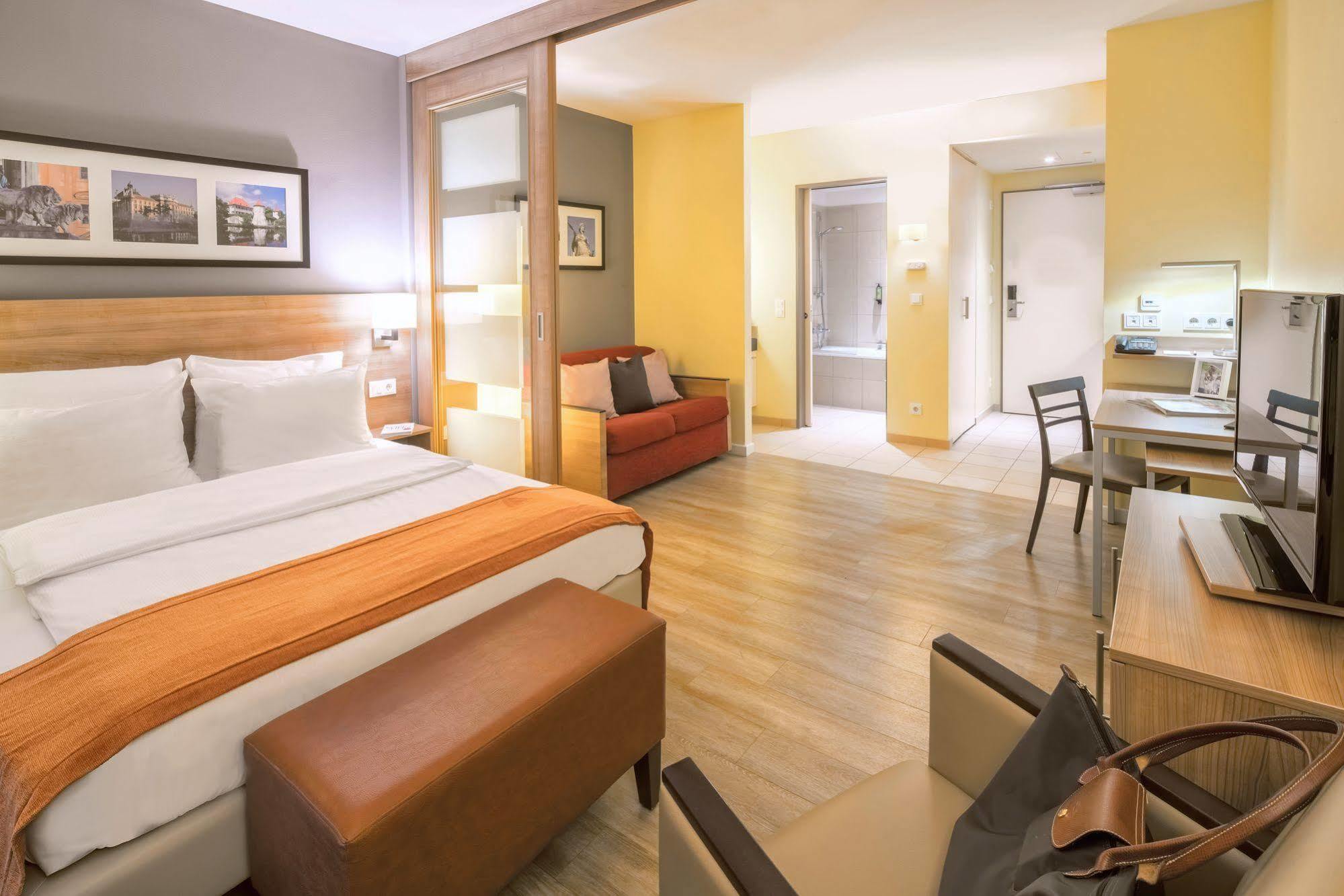 Aparthotel Citadines Arnulfpark Monaco di Baviera Esterno foto