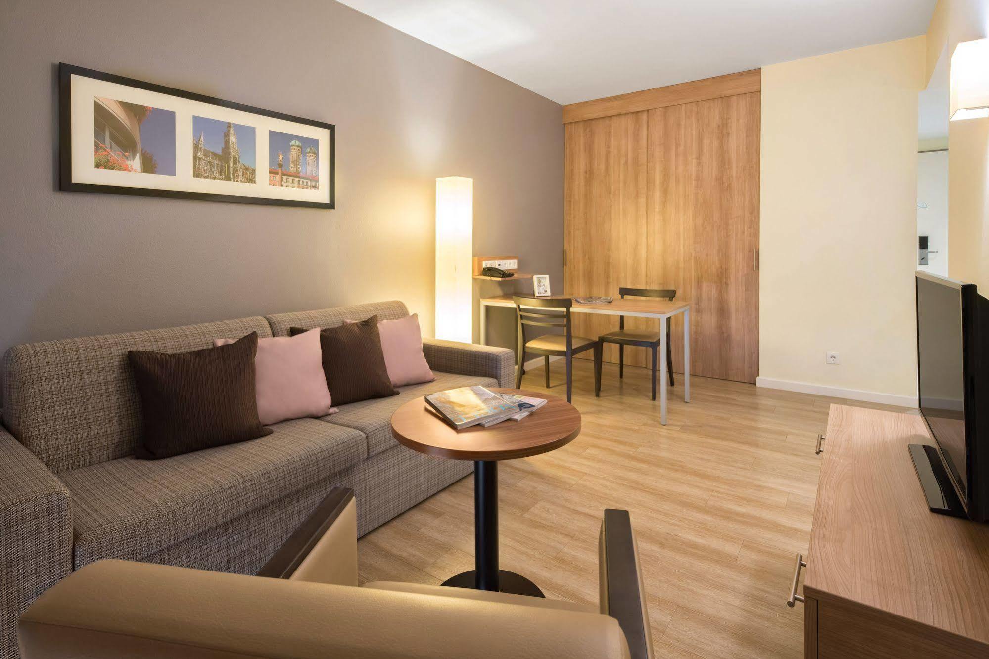 Aparthotel Citadines Arnulfpark Monaco di Baviera Esterno foto