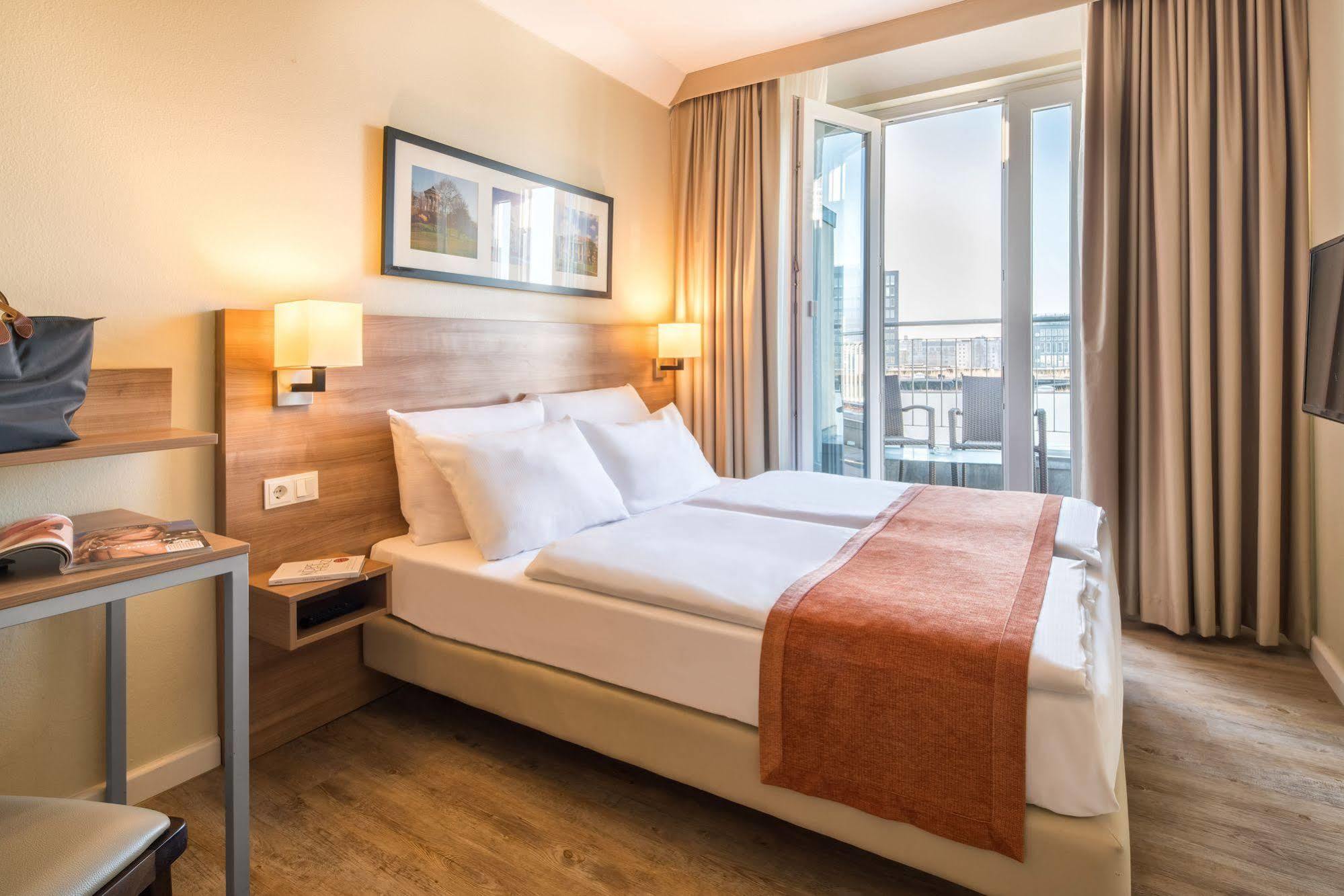 Aparthotel Citadines Arnulfpark Monaco di Baviera Esterno foto