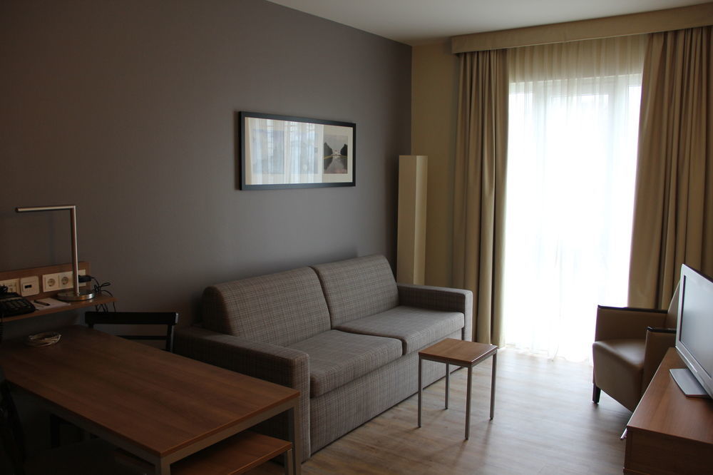Aparthotel Citadines Arnulfpark Monaco di Baviera Esterno foto